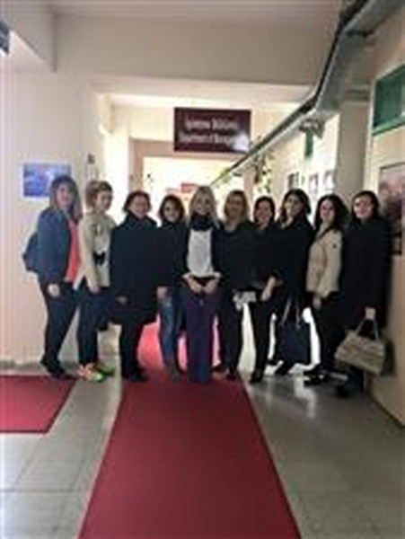 Yalova Üniversitesi İşletme Bölümü Doç. Dr Şenay Yürür ile bir araya geldik.