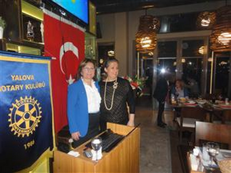 Yalova Rotary Kulübü Toplantısına davet edilen Süheyla Uzuneser  KGK projelerini içeren sunum yaptı