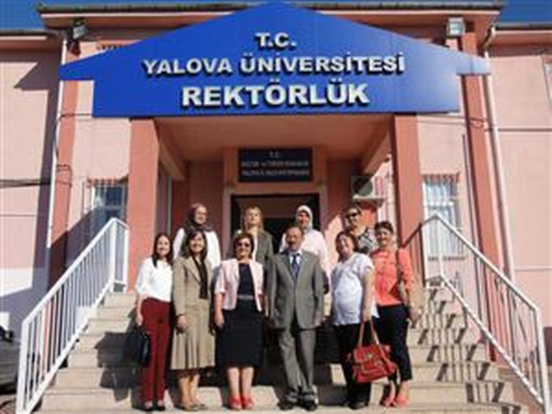 Yalova Üniversitesi Rektörü Prof. Dr. M. Niyazi Eruslu’nun Tekrar Göreve Atanması Dolayısıyla YTSO İl Kadın Girişimciler Kurulu Bir Ziyaret Gerçekleştirdi.