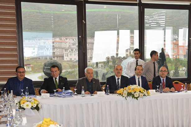 Becan, Vali Muammer Erol Başkanlığında gerçekleştirilen OSB’ler toplantısına katıldı.